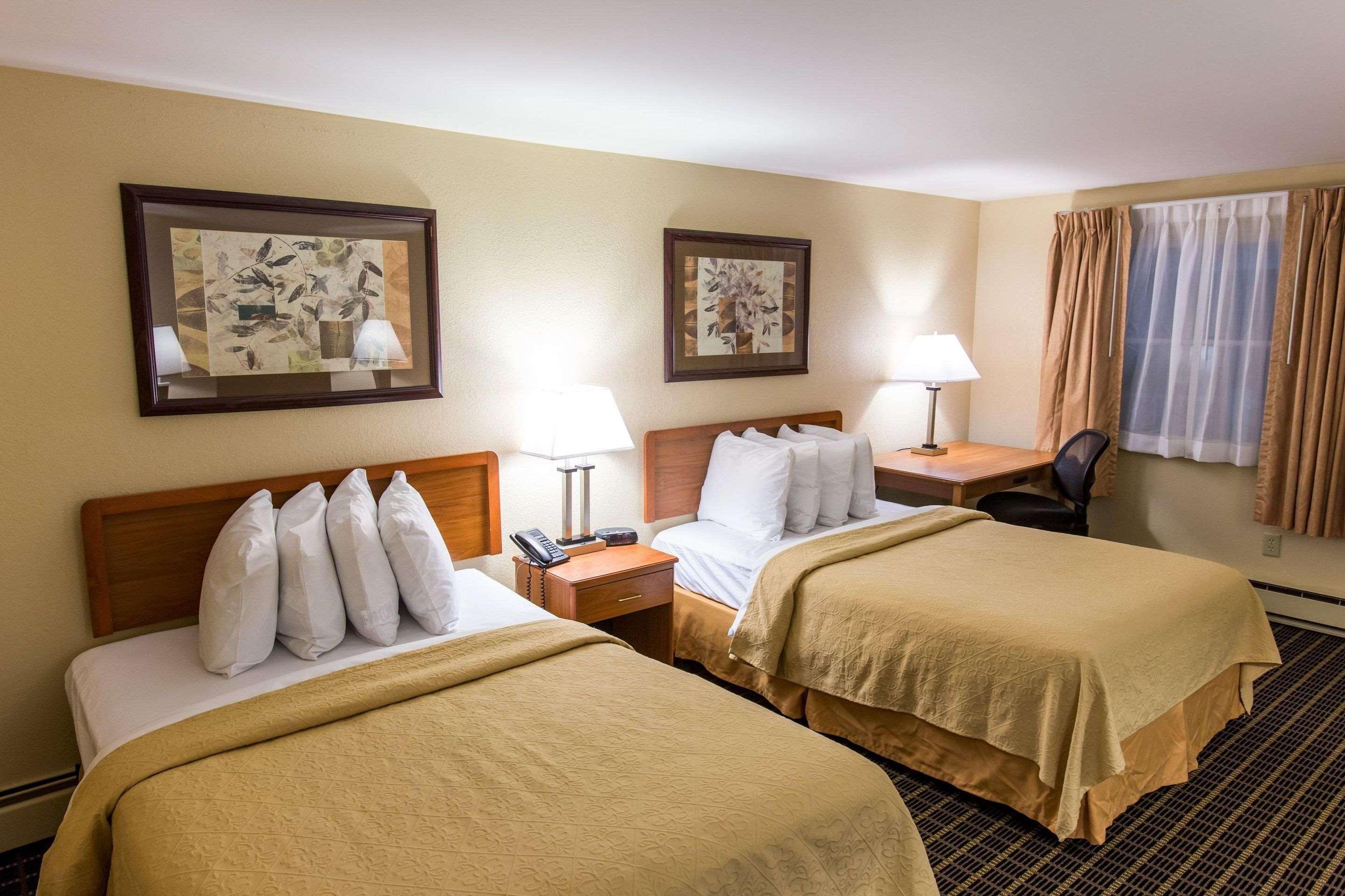 Quality Inn & Suites Big Rapids Near University Buitenkant foto