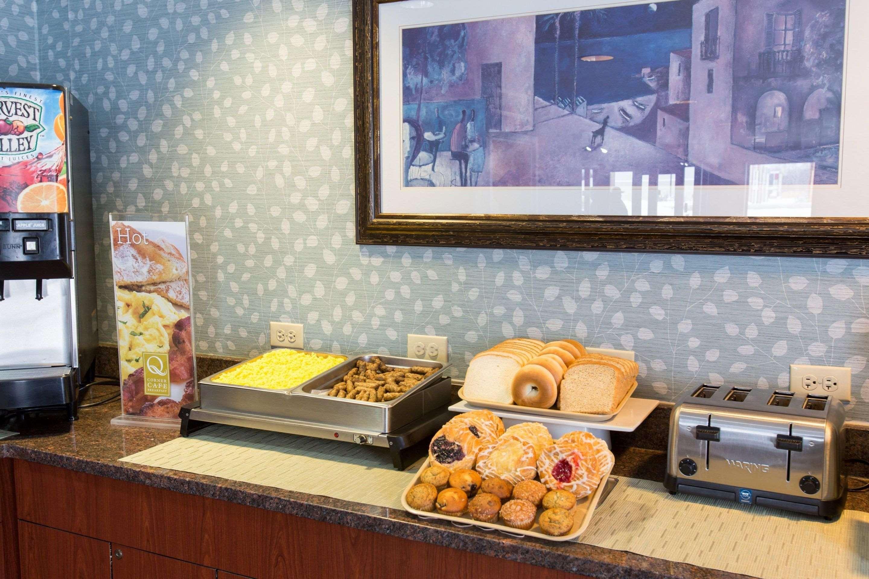 Quality Inn & Suites Big Rapids Near University Buitenkant foto