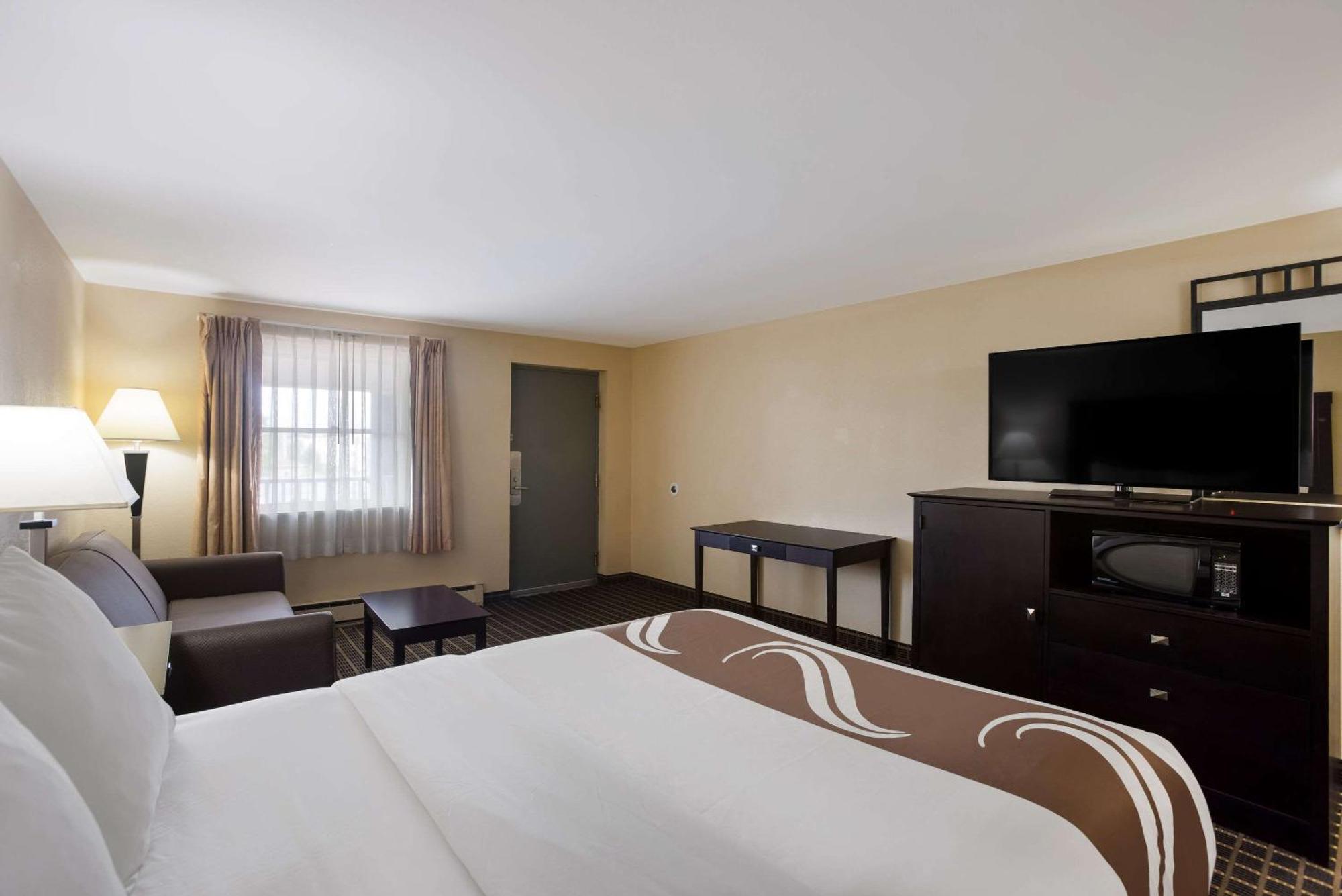 Quality Inn & Suites Big Rapids Near University Buitenkant foto