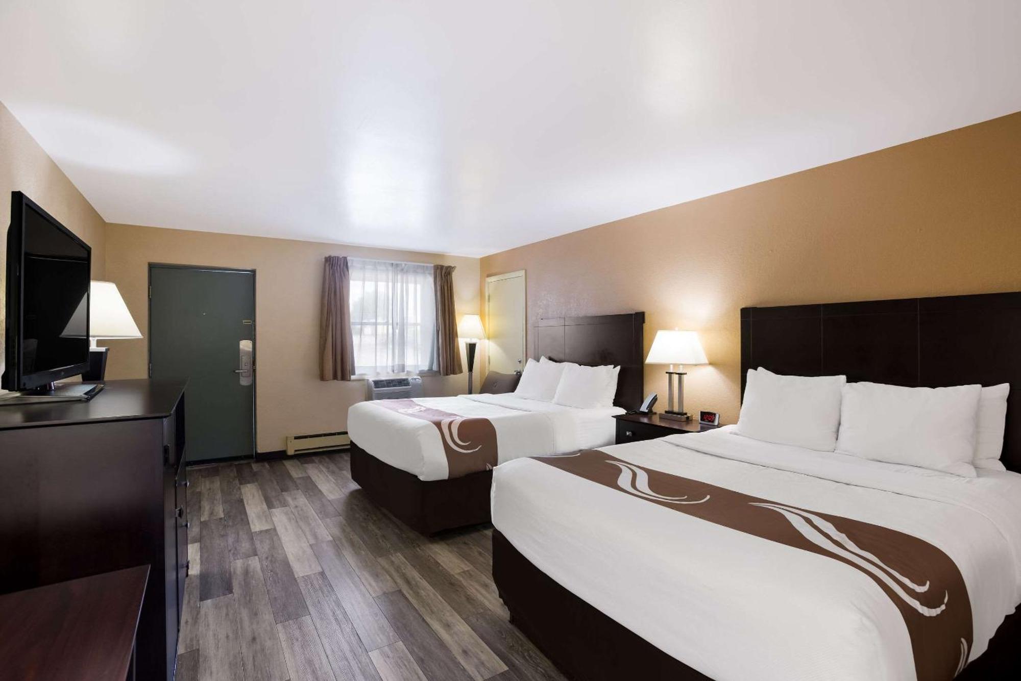 Quality Inn & Suites Big Rapids Near University Buitenkant foto