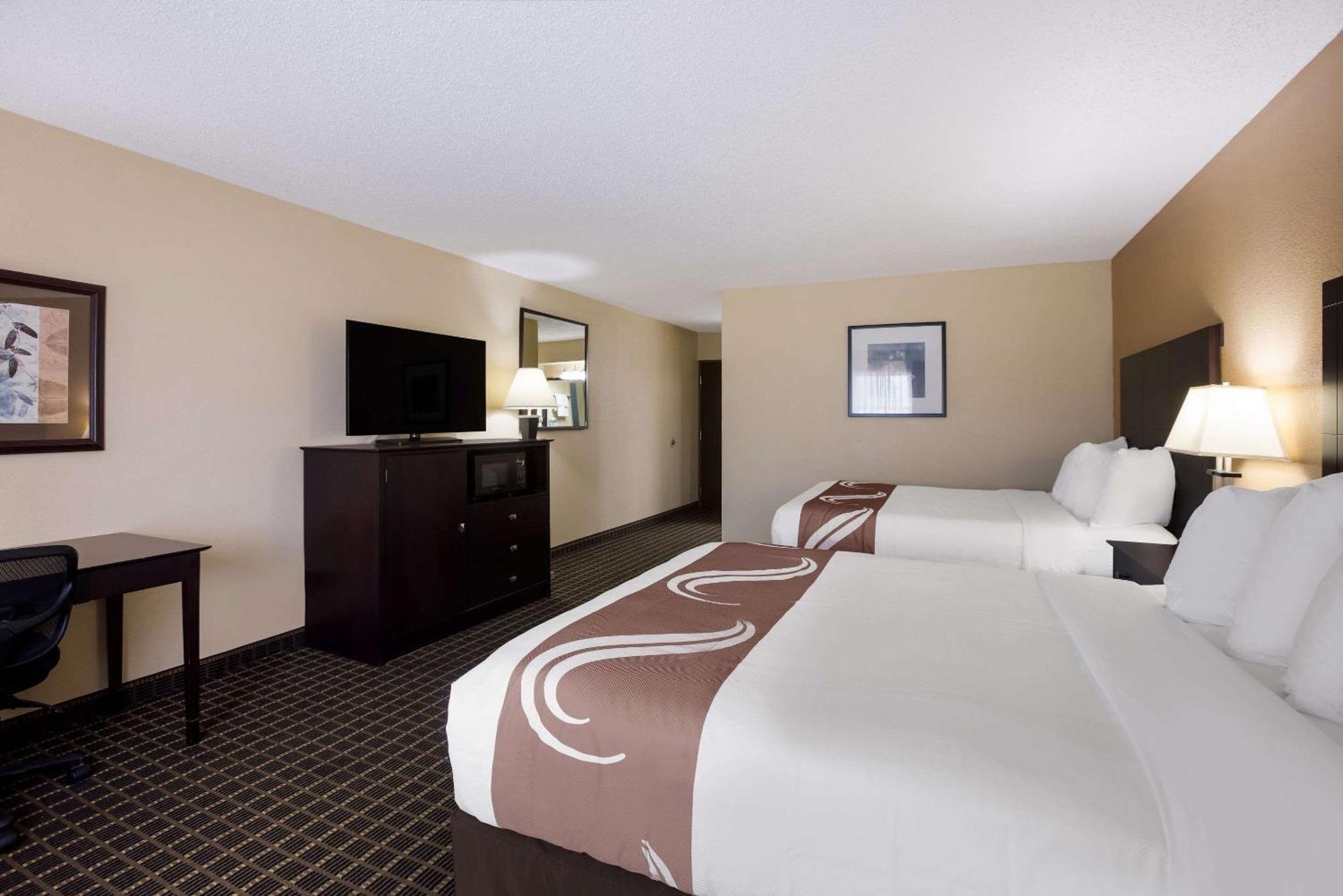 Quality Inn & Suites Big Rapids Near University Buitenkant foto