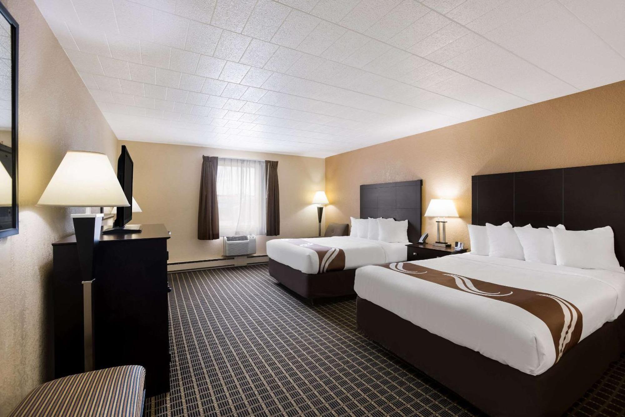 Quality Inn & Suites Big Rapids Near University Buitenkant foto
