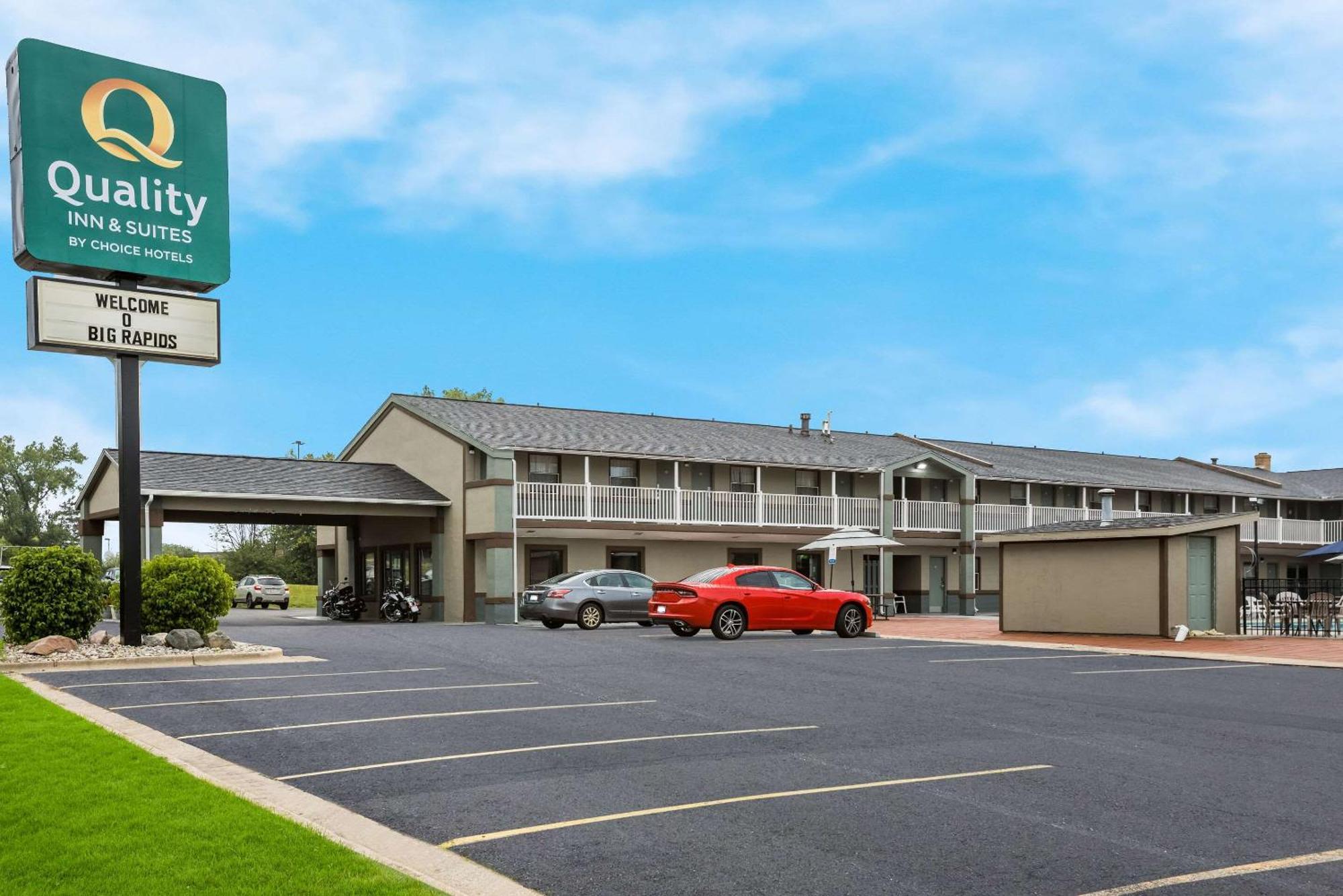 Quality Inn & Suites Big Rapids Buitenkant foto